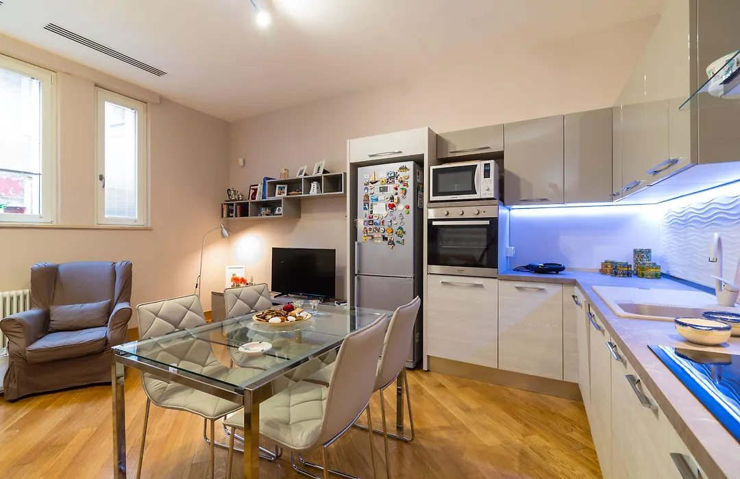 Elegant Flat At Municipio-1